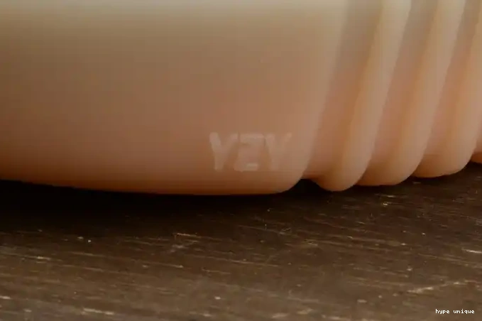 hype GLOW GUM LIGHT GREY 750 YEEZY ADIDAS DARK BB1840 BOOST 0601